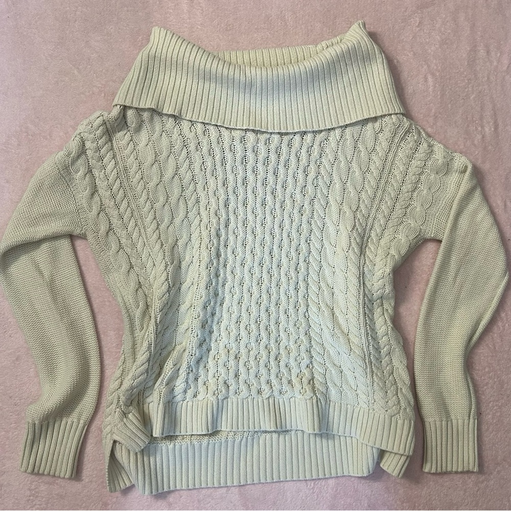 American Eagle Cream Chunky Sweater - Medium